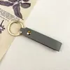 Llave de metal de cuero artificial PU doble cara de cuero -2 cuero pequeño llavero de regalo anillo de metal colgante simple 6g
