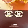 Pendientes de Perla con Letra Elegantes de Estilo Francés, Pendientes Exquisitos y de Moda Inspirados en Chanel, Pendientes de Gama Alta Elegantes de Nicho