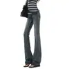 Jeans Micro-Flare Lavado da Moda para Mulheres, Tamanho Grande, Novo Estilo para o Início do Outono, Emagrecedor, Design Bordado com Rebites, Boca de Sino
