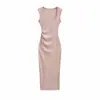 Vestido Tailandês para férias de verão, valoriza a silhueta e ilumina, com decote quadrado, alças largas, design canelado, caimento justo, vestido midi justo tipo regata sexy