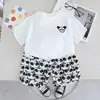 Ropa de Verano 2024 para Niños Niños, Conjunto de Dos Piezas con Pantalones de Cinco Cuartos Coloridos de Manga Corta, Venta al por Mayor Directamente del Fabricante