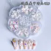 Caja de Flor de Ciruelo con Lazos de Perla, Flores de Dibujos Animados, Pedrería Mixta para Uñas, Decoraciones Brillantes para Uñas, Decoraciones Mixtas al por Mayor