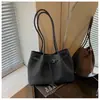 Bolso tote coreano de nicho para mujer, nuevo bolso tote de gran capacidad otoño 2026, bolso de hombro para ir al trabajo, bolso de axila