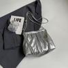 Bolsa Prata Feminina Grande Capacidade Chegada Nova 2024 Verão Design Versátil Corrente Romboidal Bolsa de Ombro Plissada