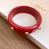 Pulsera Redonda de Resina con Remaches Degradados Europea y Americana, Pulsera Simple de Moda Retro, Accesorio de Mano de Estilo Lujoso Ligero de Gama Alta para Mujeres