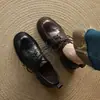 Outono 2026 Novo Estilo Japonês Sapatos de Couro com Rebites Retro Bico Redondo Aumento de Altura 5CM Sola Grossa Tira de Couro com Fivela Mocassins Femininos