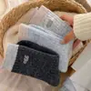 Meias femininas de outono e inverno com blocos de cor, de cano médio, com veludo extra, mais grossas, quentes, de lã, com letras bordadas, meias retro folgadas femininas