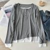 Camiseta Manga Longa Falsa Duas Peças com Costura nos Ombros Feminina Roupa de Meia-Estação Gola Redonda Casual Modeladora Roupa de Baixo Camisa Base Empilhada Top