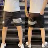 Shorts masculinos de verão finos de secagem rápida marca de moda Pu Shuai soltos para todas as ocasiões listrados para corrida esportes cinco pontos calças de praia masculinas
