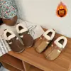 Sandálias Birkenstock forradas com fleece para meninas, nova coleção outono/inverno 2026, sapatos infantis modernos e versáteis, sapatos simples de algodão para crianças mais velhas, estilo da moda