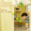 Dispositivo de treinamento de pingue-pongue para pendurar em formato de sapo, projetado para integração sensorial e treinamento visual infantil, adequado para interação pai-filho em ambientes internos e uso doméstico