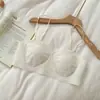 Sujetador de copa para mujer, ultra delgado, con escote bajo, diseño de pata de gato, para verano, hace que los senos grandes parezcan más pequeños y delgados, sin costuras, con tirantes finos y un hermoso diseño en la espalda