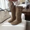 Botas de caballero de moda para mujer, de caña alta, retro, con cinturón, hebilla interior para aumentar la altura, estilo nuevo 2026, adelgazantes, para motocicleta