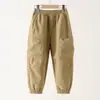 Pantalones de trabajo para niños, forrados de forro polar para abrigar en otoño e invierno, estilo holgado y casual, unisex, adecuados para niños mayores, a prueba de viento, con puños elásticos, y diseñados como pantalones largos deportivos.