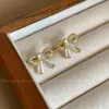 Aretes de Lazo de Encaje Dorado para Mujer, Aretes Perforados de Perlas de Gama Alta de Nicho, Elegantes Elegantes Pendientes y Aretes