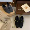 Sapatos de Algodão Cinza de Boca Profunda com Aumento Oculto de Altura de 6cm, Sapatos Pretos Retro Slip-On de Solado Único, Sapatos Mary Jane de Pelúcia para Outono e Inverno
