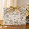 Elegante bolsa de compras com estampa de borboletas brancas, perfeita como sacola de lembrancinha de casamento de luxo, feita com cartão branco grosso, sacola de presente vazia