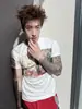 Camiseta Y2K Estilo Asiático Leve Manga Curta Gola Redonda Regular para Homens e Mulheres, Novo Modelo de Verão com Estampa de Retrato e Bordado, Top Slim Fit, Moda Subcultura