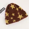 Gorros de inverno combinando para pais e filhos, com design grosso, quente e tricotado com padrão de estrela de cinco pontas, disponíveis nos estilos de pelúcia e tricotado para adultos e crianças.