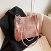 Bolso Trendy Grande de Estilo Chino para Mujer 2026 Nueva Moda de Verano Bolso de Hombro Tote para el Trabajo y el Desplazamiento