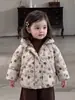 Abrigo de Algodón Estilo Retro Invernal para Niña Chaqueta Acolchada de Lunares Engrosada Nueva de Invierno 26 Ropa de Algodón para Bebé Niña