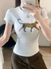 Nuevo estilo de verano dulce y fresco camiseta de hombros rectos estilo americano para mujer, estampado de leopardo, corte ajustado, manga corta, negra, top de algodón puro, ins