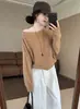 Top de malha com um ombro só, vazado, estilo preguiçoso para mulheres, mangas morcego, afina a silhueta, sem botões, peça de nicho, ombro a ombro, soltinho