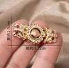 Hebilla de Flor Mariposa de Madre Política de la Dinastía Han Hebilla Metálica Cuello Alto Cheongsam Hombro de Nube Solapa Nueva Ropa de Abrigo Chinoiserie Hebilla Decorativa