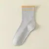 Calcetines de otoño e invierno hasta la pantorrilla con características absorbentes de sudor y resistentes al olor, calcetines casuales estilo universitario japonés, calcetines gruesos y cálidos a rayas para hombres y mujeres