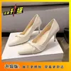 Elegantes tacones de aguja color beige para mujer, nueva colección otoño/invierno 2026, tacones altos elegantes de punta estilo francés para eventos nocturnos
