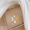 [Aço Titânio] Design Floral com Gotejamento de Óleo, Estilo Palaciano, Colar Elegante e Luxuoso Totalmente Cravejado para Mulheres, Corrente Versátil para Clavícula, Corrente de Aço Titânio