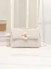 Bolso de Felpa Nuevo para Mujer Otoño e Invierno 2025, Bolso Cruzado Simple, Moderno y de Estilo Occidental con Flor de Paja, Bolso Cuadrado Pequeño de Moda
