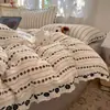 2026 Nuevo Juego de Cuatro Piezas de Algodón Waffle Suave y Amigable con la Piel con Bordado de Encaje de Rosa Jacquard, Fresco y Elegante Juego de Cama