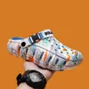 Baotou Hombres Verano 2026 Nuevo Estilo Ropa Exterior Suela Suave Sensación Acolchada Chanclas de Playa Zapatos Casuales para Conducir Talla Grande con Agujeros