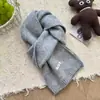 Cachecol de Lã Macio Versátil de Cor Sólida para Mulheres Outono e Inverno Estiloso Branqueador Cachecol de Lã Estudante para Homens Fabricante