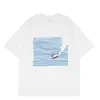 Camiseta de manga corta de seda de leche con diseño artístico de línea azul para hombre y mujer, ajuste holgado de verano con estampado de perrito surfeando, top versátil
