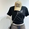 Boné de Baseball Estilo Americano com Bordado de Letras Color-Block Desgastado para Mulheres com Circunferência de Cabeça Grande, Faz o Rosto Parecer Menor, Boné Versátil Casual com Aba Curta para Homens, Tendência