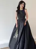 Vestido de Boda Ligero Estilo Coreano en Tafetán, Diseño Sencillo y de Nicho de Alta Gama, Espalda Descubierta, Perfecto para Fotografía de Viaje, Vestido de Noche Elegante Ultra-Fairy para Exteriores