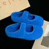 Sapatos Peludos de Solado Grosso Cinza para Mulheres para Outono e Inverno Calçados Externos 2025 Novos Sapatos Mary Jane de Algodão Quentes com Forro de Lã e Solado Plano para Mulheres