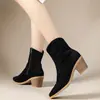 Botas de cavaleiro retrô, tamanho grande, cano curto, bico fino, botas Martin de salto alto, femininas, estilo europeu e americano, para exportação e vendas transfronteiriças, estilosas, com salto grosso e zíper lateral