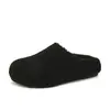 Nuevas zapatillas cálidas de suela plana para invierno 2026 de comercio exterior para uso en exteriores, antideslizantes, cálidas zapatillas para el hogar, estilo Birkenstock para mujer