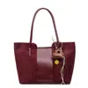 Bolso de mano grande retro para otoño e invierno para mujer, de alta gama y ligero, bolso de hombro elegante con gran capacidad, 2026 transfronterizo