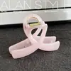 A Nova Coleção de Primavera da Lan de Presilhas de Cabelo Doces em Cores de Doce com um Toque de Luxo, Apresentando um Design Único para Mulheres, Incluindo Pentes e Presilhas de Tubarão