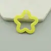 Estrella de Cinco Puntas Calada de Acrílico Color Sólido 3 cm Agujero para Colgar Pendientes Colgantes DIY Accesorios de Joyería Llavero Colgante para Bolsos