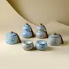 Exquisita Lata de Chá Cerâmica Ru Kiln com Padrão de Lótus do Fabricante, Pote Jianshui para Lavar e Armazenar Chá, Pote Selado à Prova de Umidade, Acabamento Exquisito