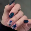 Uñas postizas de estrella azul oscuro, longitud media, base translúcida, pentagrama azul profundo, estilo fresco y atrevido, parches de uñas postizas al por mayor