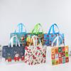 Bolsa No Tejida Recubierta Transfronteriza Bolso de Mano Navideño Embalaje de Ropa Personalizado Bolso de Compras Plegable Estéreo