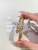 Versão de Luxo da Marca Bv Pulseira Cobra Dourada V com Diamantes Inteiros, Pulseira Cobra Elástica com Cabeça e Cauda de Diamantes, Feita à Mão com Revestimento Espesso de Ouro 18K