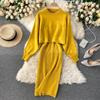 Moda Outono e Inverno Blusa Suéter Solta de Manga Morcego Gola Meia-Alta Vestido de Cintura com Duas Peças e Cinto Suspensório
