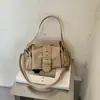 Bolsa Carteiro Retrô de Nicho Bolsa de Ombro para Mulheres 2026 Nova Moda Bolsa de Motociclista Bolsa de Mão de Alto Padrão Bolsa Transversal de Ombro